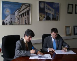 Firma convenio INTROMAC y COMPUTAEX